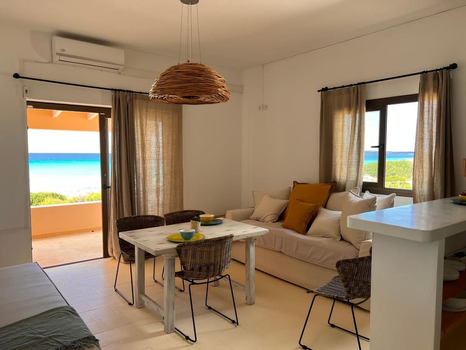 Natural landscape, Living room, Dining area, Sea view, air conditioner