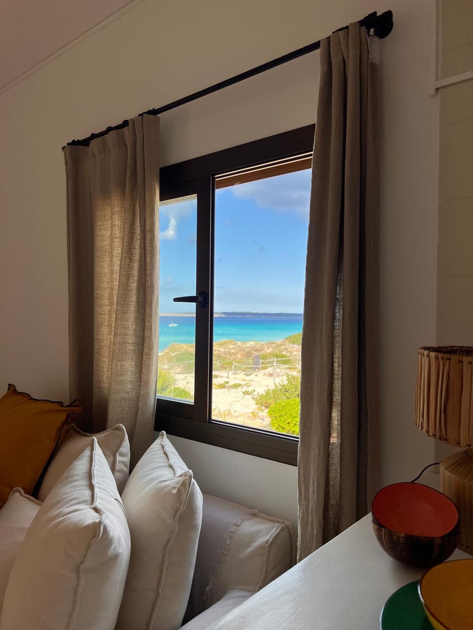 Natural landscape, Living room, Photo of the whole room, Seating area, Beach, Sea view