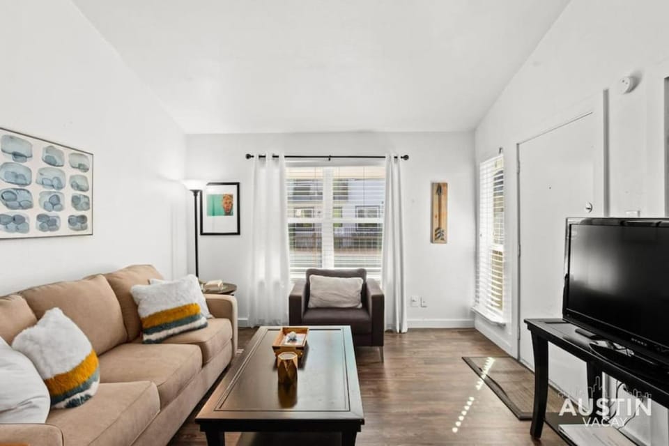 5 Minutes to Zilker Barton Springs with Parking Apartment in Zilker