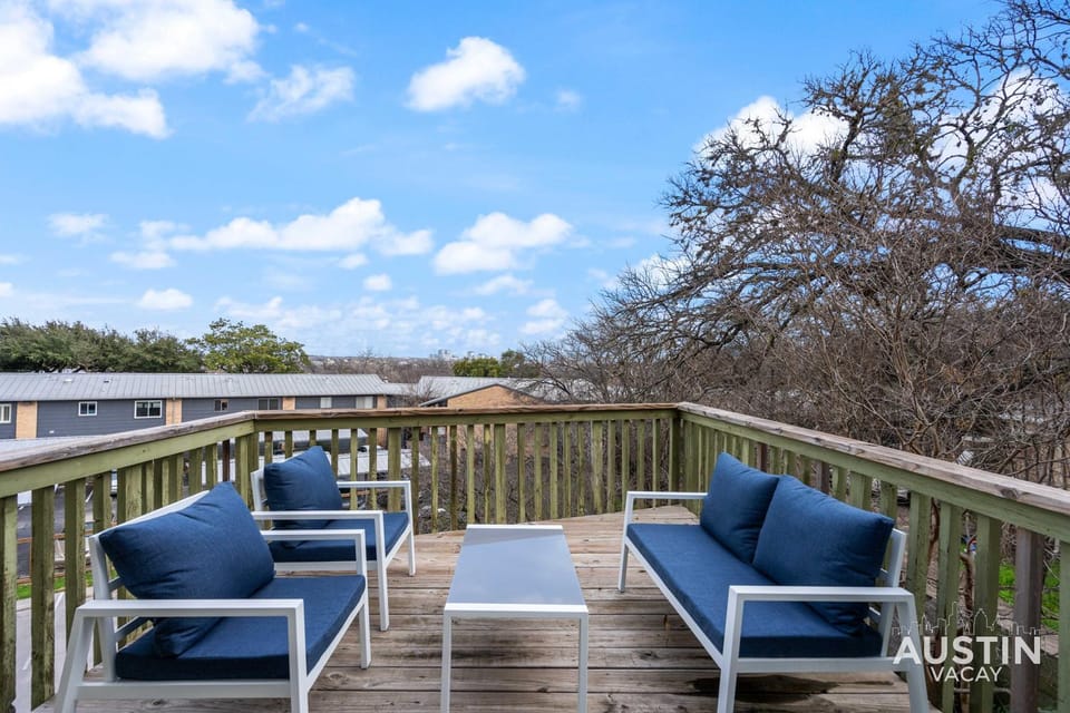Walk to Zilker Patio w a View Elevated Balcony House in Zilker