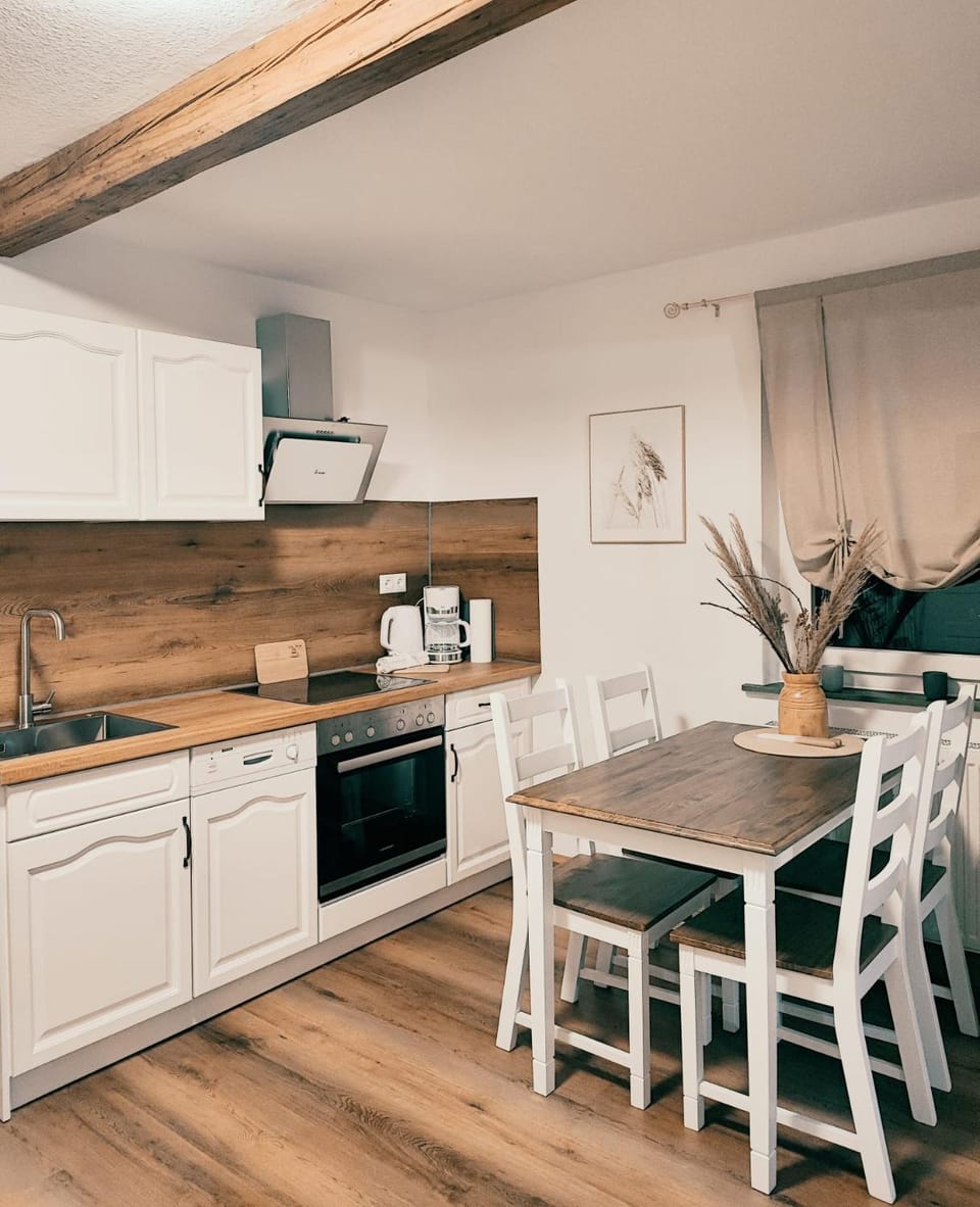Coffee/tea facilities, Kitchen or kitchenette, Dining area, dishwasher, minibar, pet friendly, stove, toaster