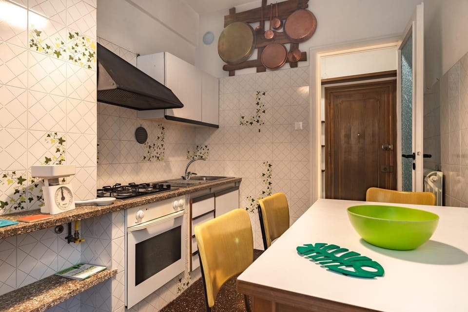 Kitchen or kitchenette, Dining area, pet friendly, stove