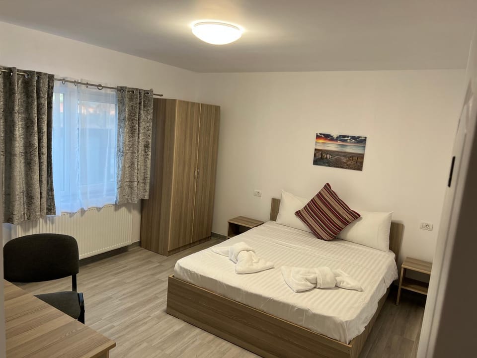 Photo of the whole room, Bedroom, towels