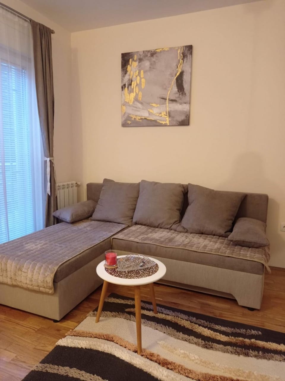 Bed, Living room, Photo of the whole room, Seating area