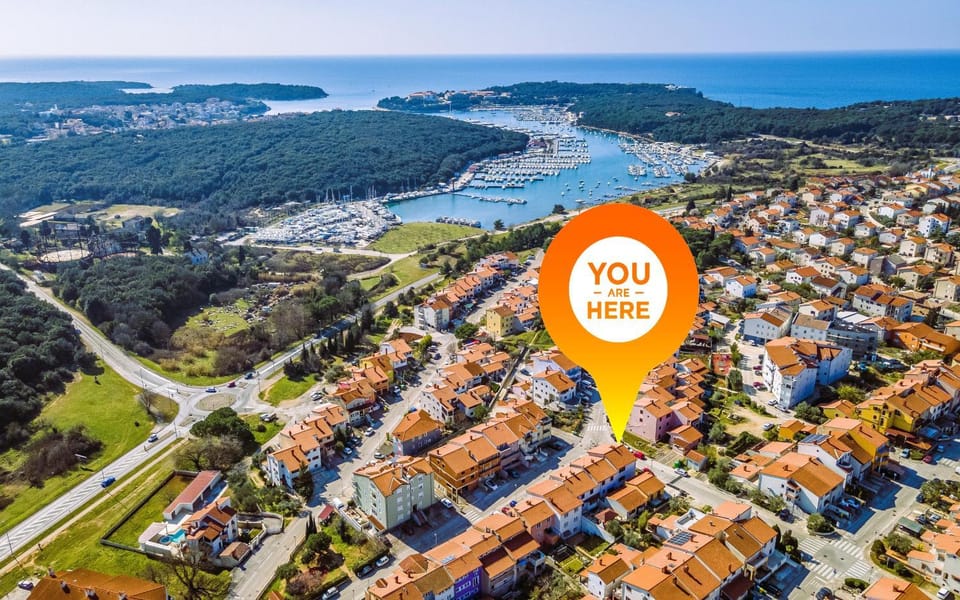 Property building, Day, Neighbourhood, Natural landscape, Bird's eye view, Beach, City view, Street view