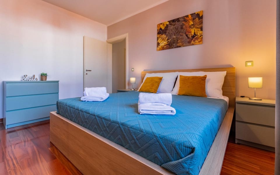 Bed, Photo of the whole room, Bedroom, towels, wardrobe