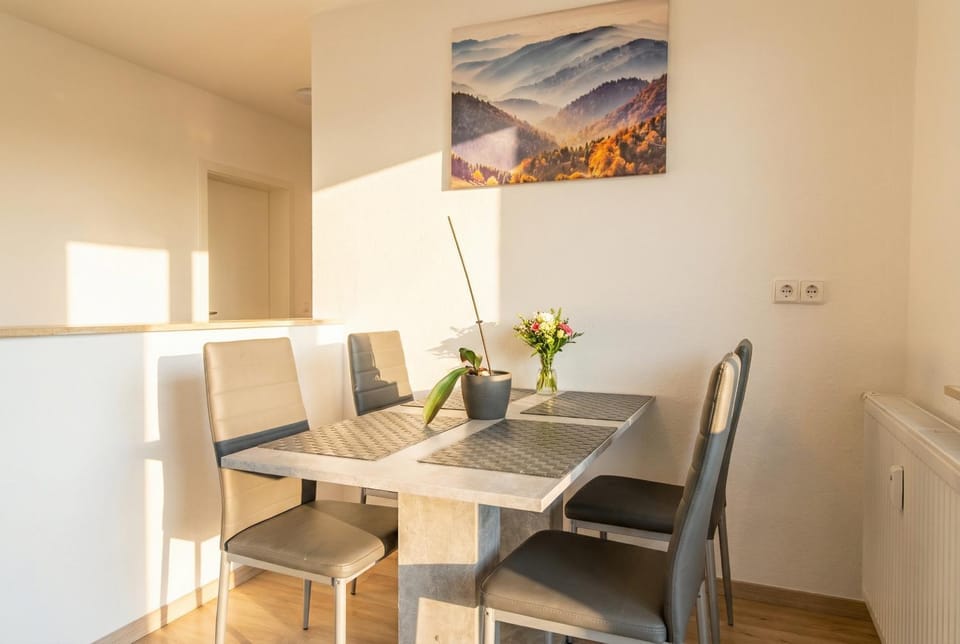 Seating area, Dining area