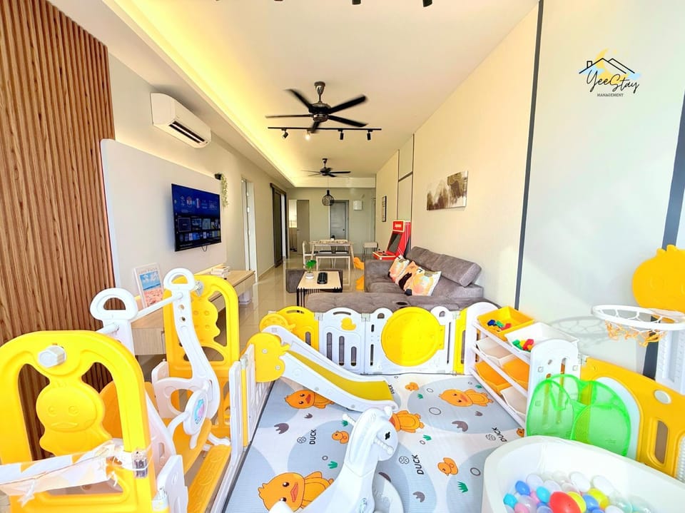 SeaView PoolView CityView BaliResidence Video game 5minJonker Apartment in Malacca