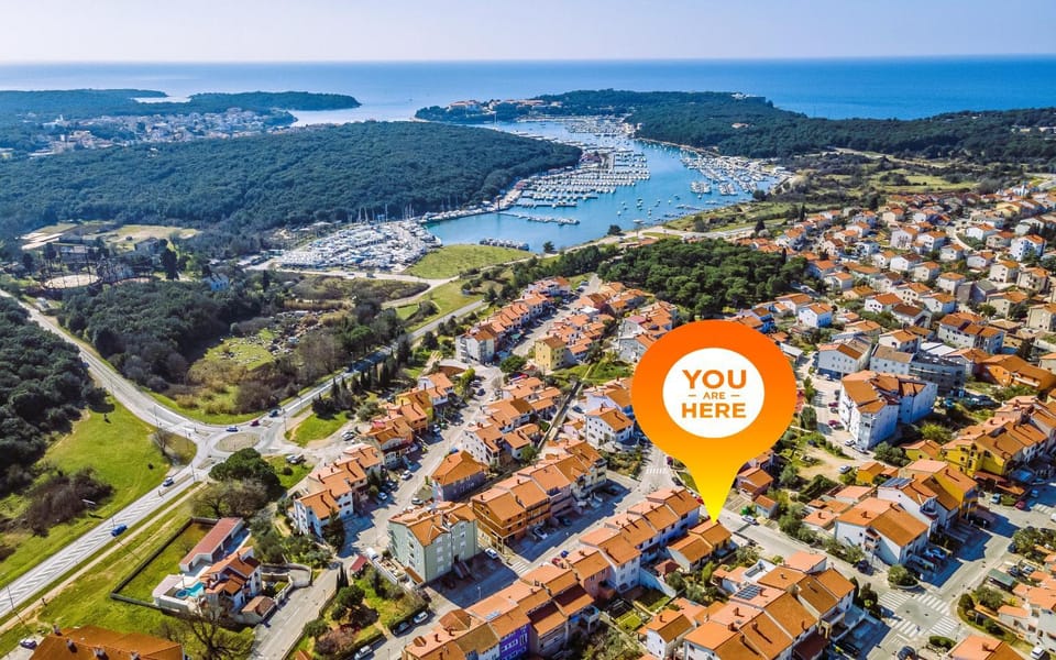 Property building, Day, Neighbourhood, Natural landscape, Bird's eye view, Beach, City view, Sea view