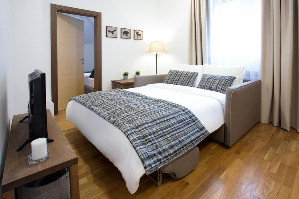 Bed, TV and multimedia, Photo of the whole room