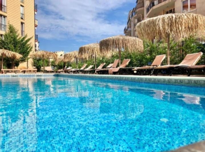 Pool view, Swimming pool, sunbed