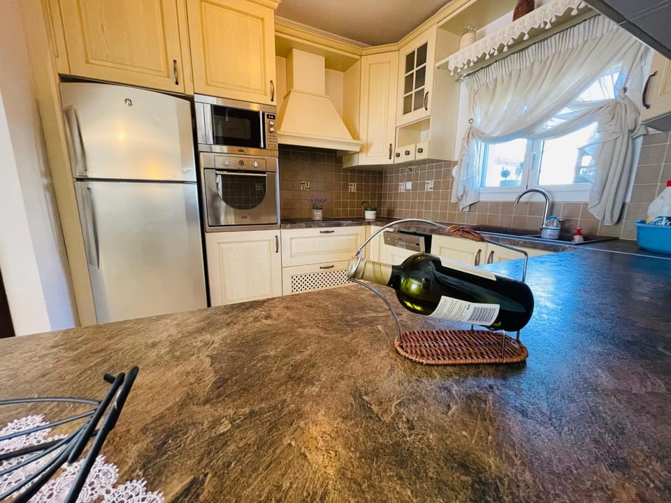 Kitchen or kitchenette, Living room, dishwasher, minibar, pet friendly, toaster, kitchen