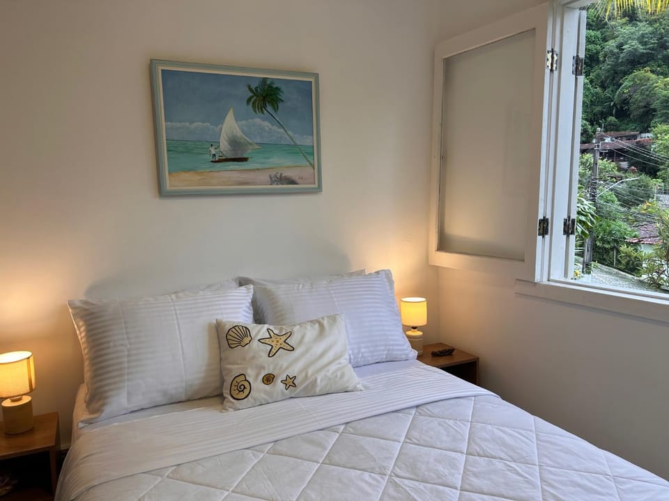 Casa Amarela Bed and Breakfast in Angra dos Reis