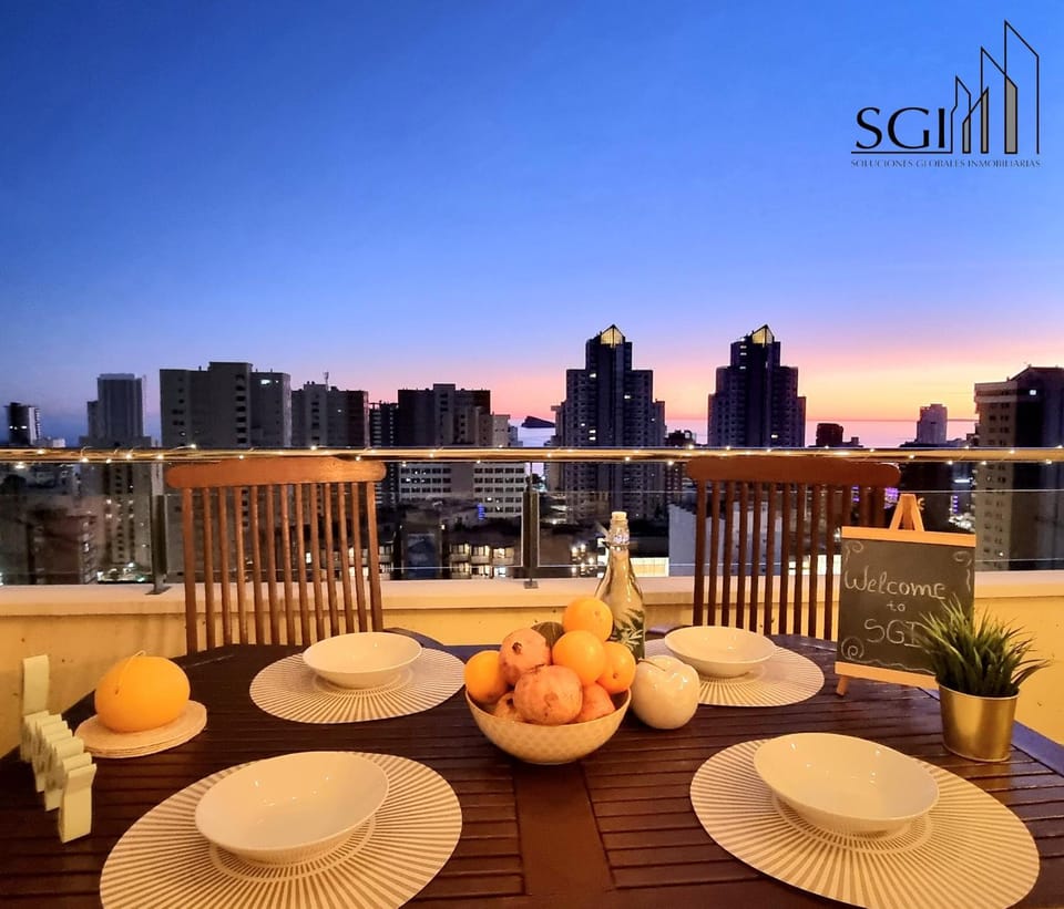 Balcony/Terrace, Food and drinks, Dining area, City view