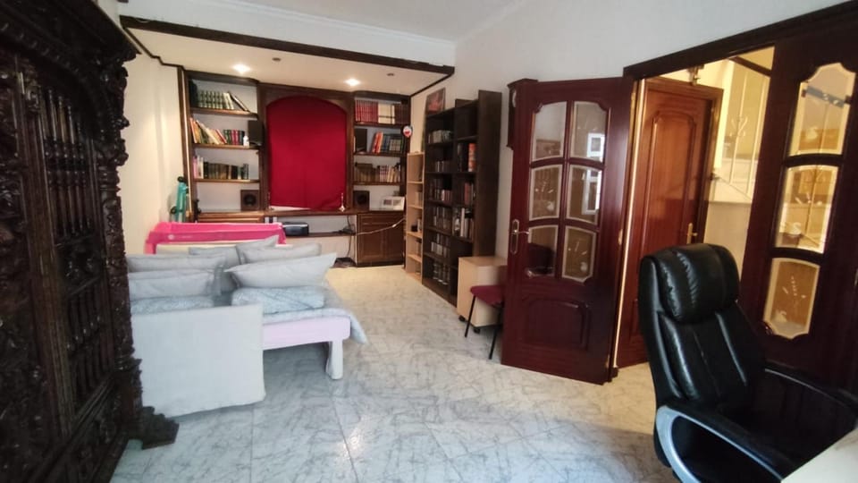 Bed, Library, Seating area, Bedroom, cot, hair dresser