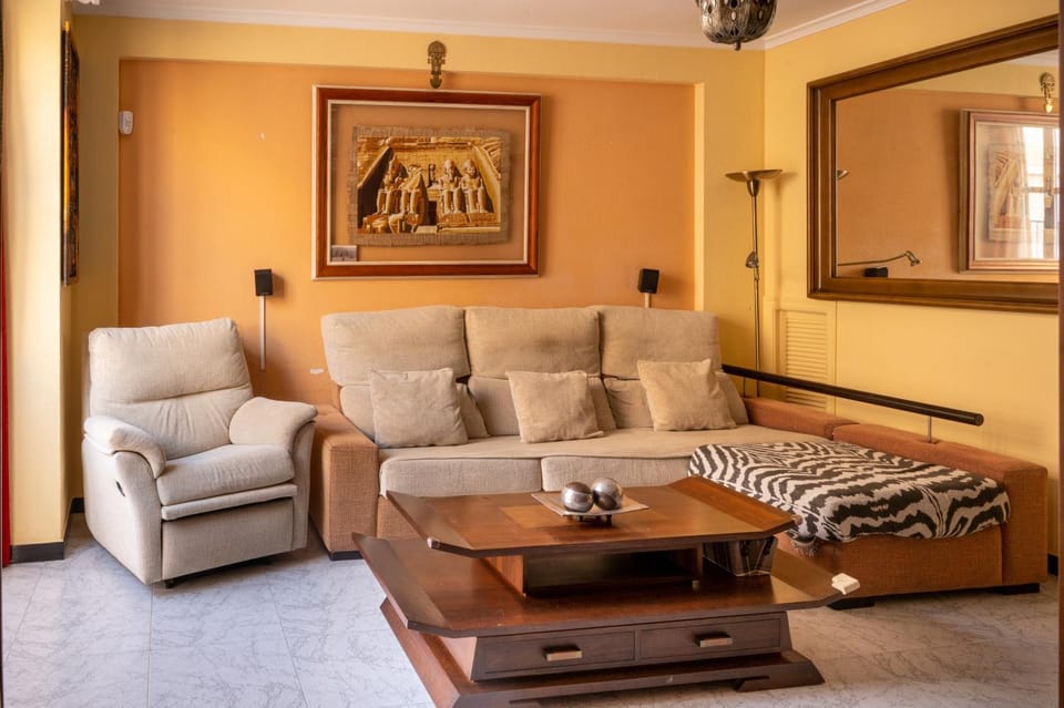Communal lounge/ TV room, Living room, Seating area