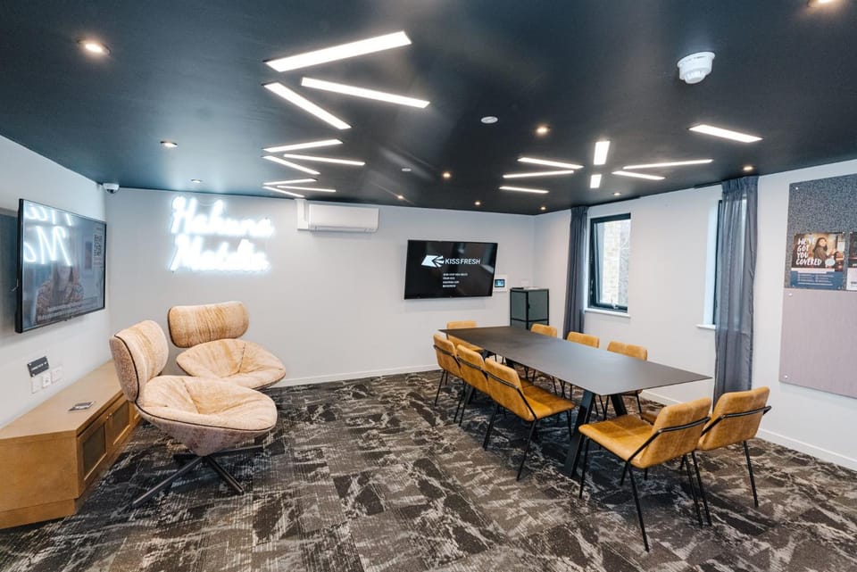 Communal lounge/ TV room