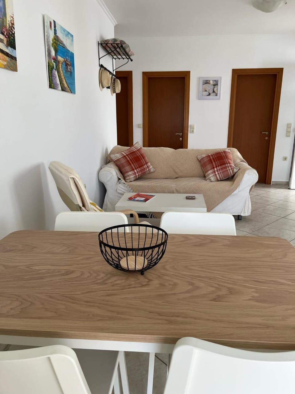 Seating area, Dining area