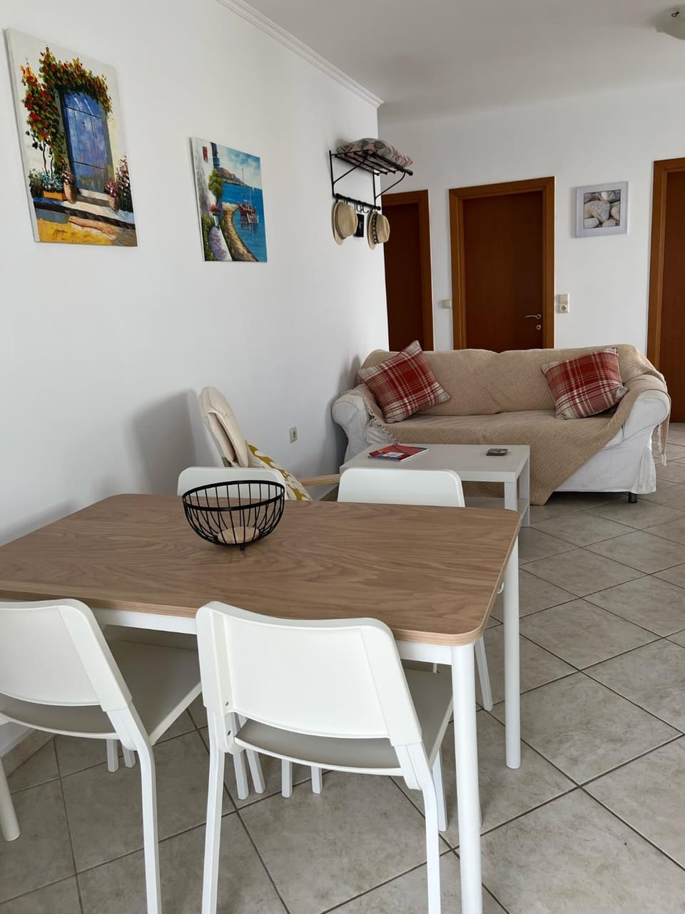 Seating area, Dining area