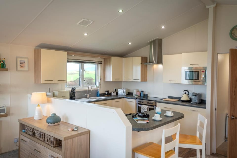Coffee/tea facilities, minibar, pet friendly, stove, toaster