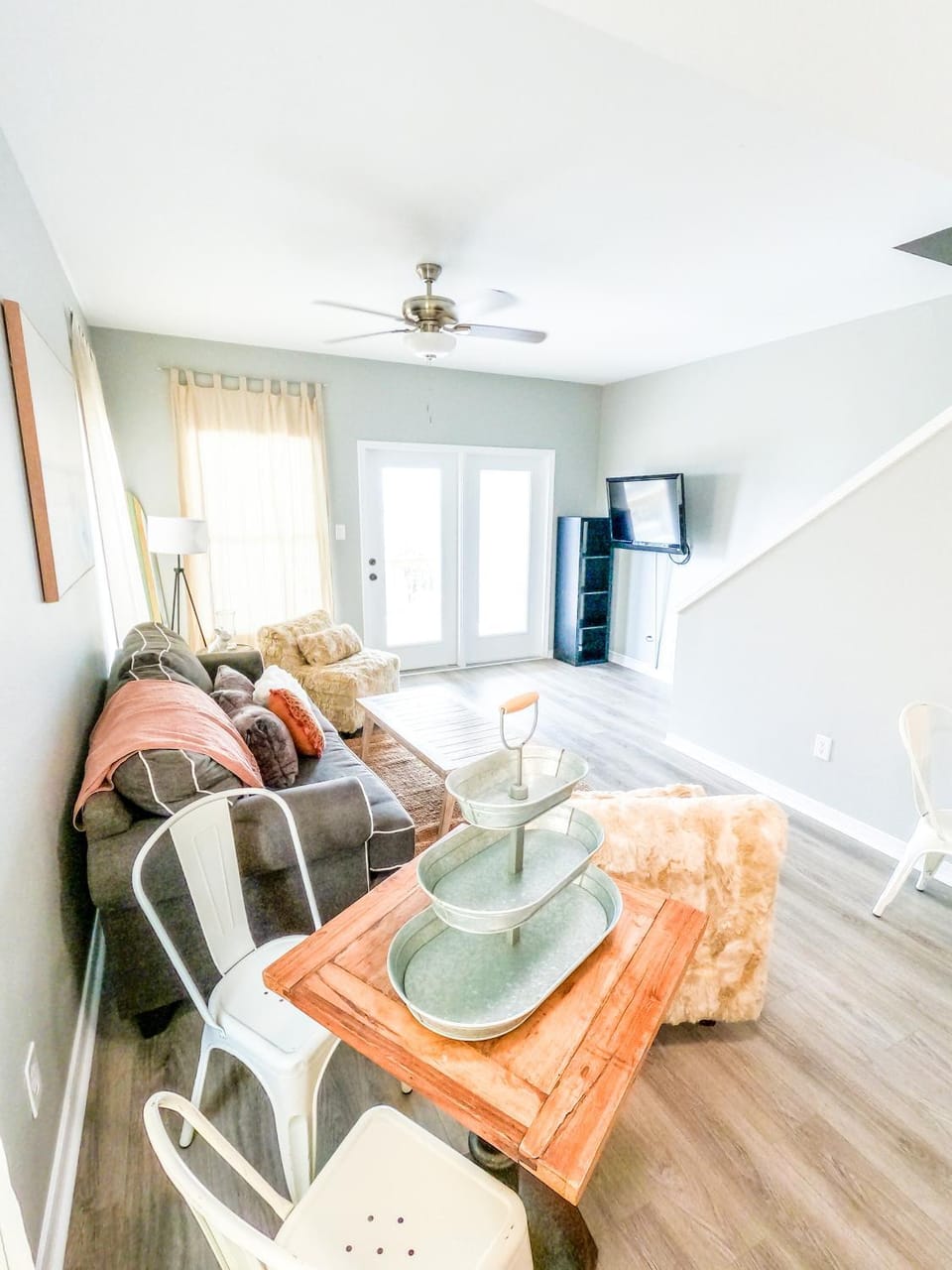 Duplex allows for one or both sides to be rented! Suitable for small or large families! House in West Beach
