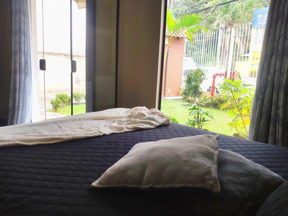 Bed, Day, Photo of the whole room, Bedroom, Garden view
