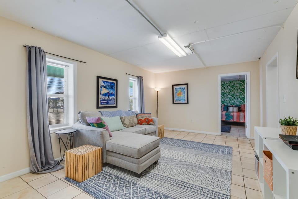 Budget Friendly Condo in the Heart of Gulf Shores! House in West Beach