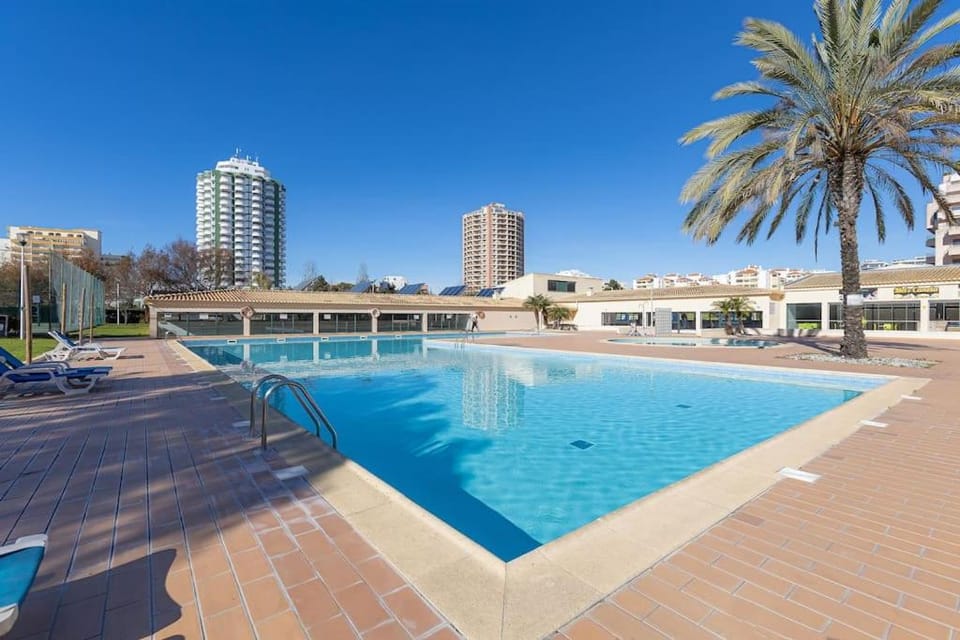 Swimming pool, Swimming pool