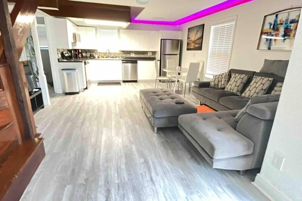Kitchen or kitchenette, Living room, Seating area, dishwasher, minibar, pet friendly, stove
