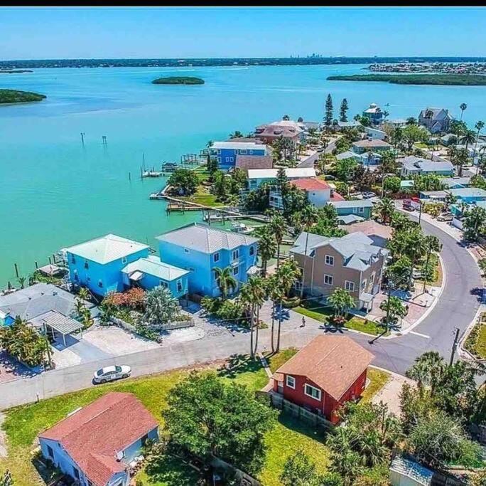 Neighbourhood, Natural landscape, Beach, Sea view