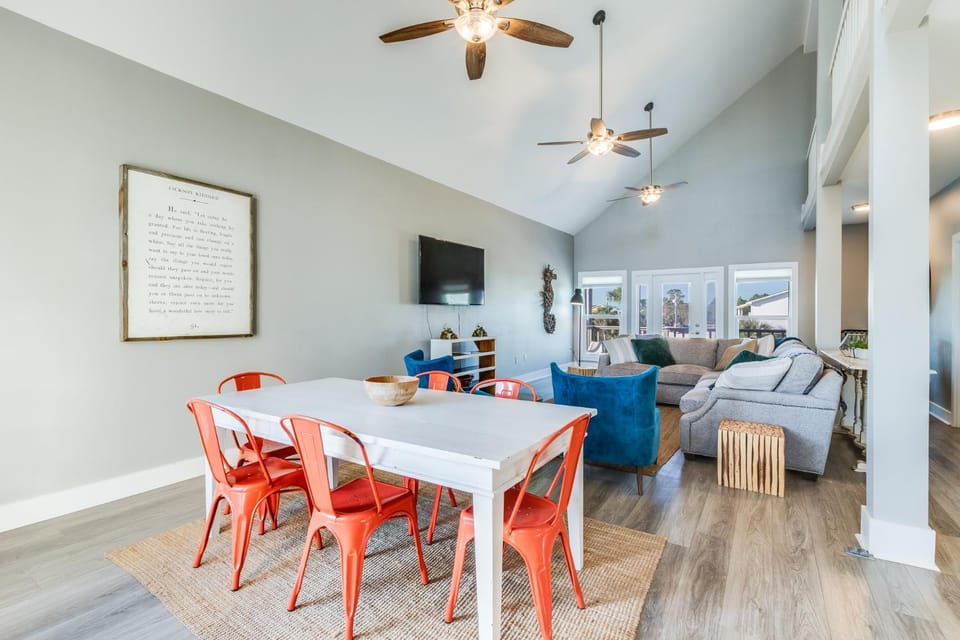Modern, 3 BR Private House within Walking Distance to the Beach! House in Gulf Shores