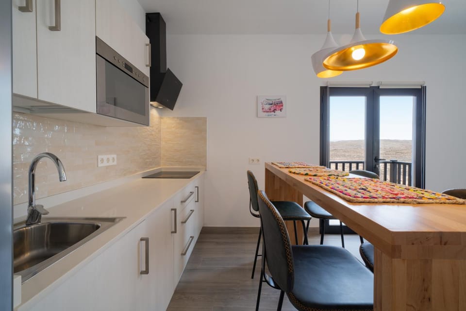 Dining area, kitchen