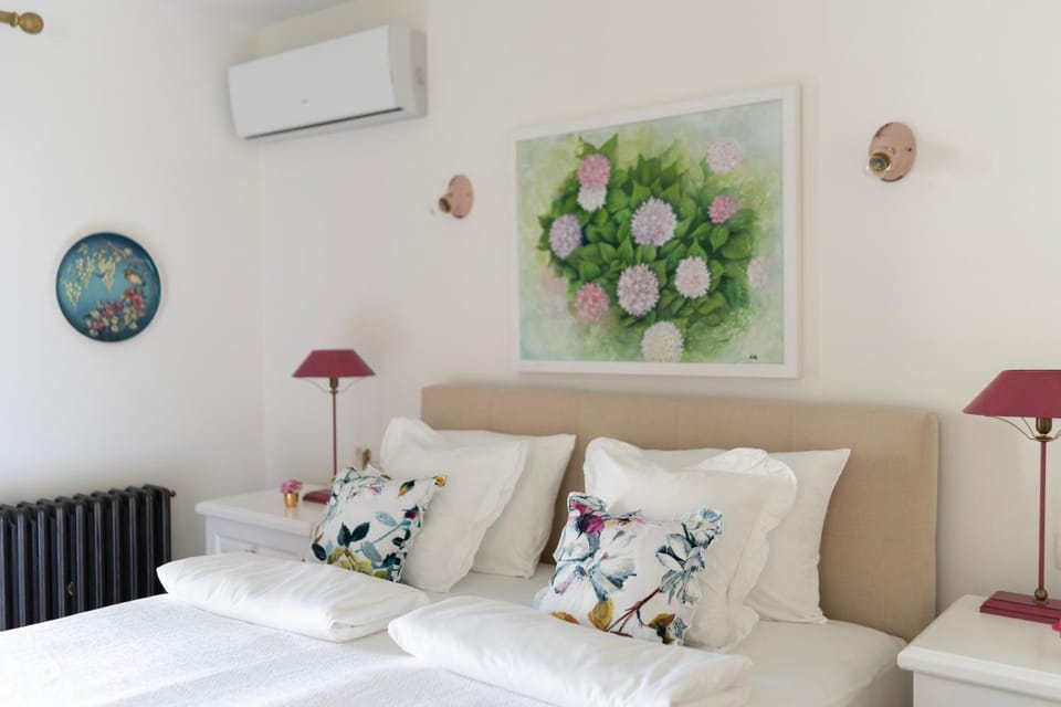 Bed, Photo of the whole room, Bedroom, air conditioner