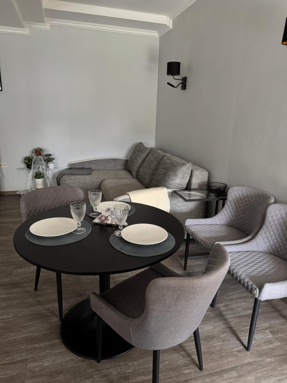 Seating area, Dining area