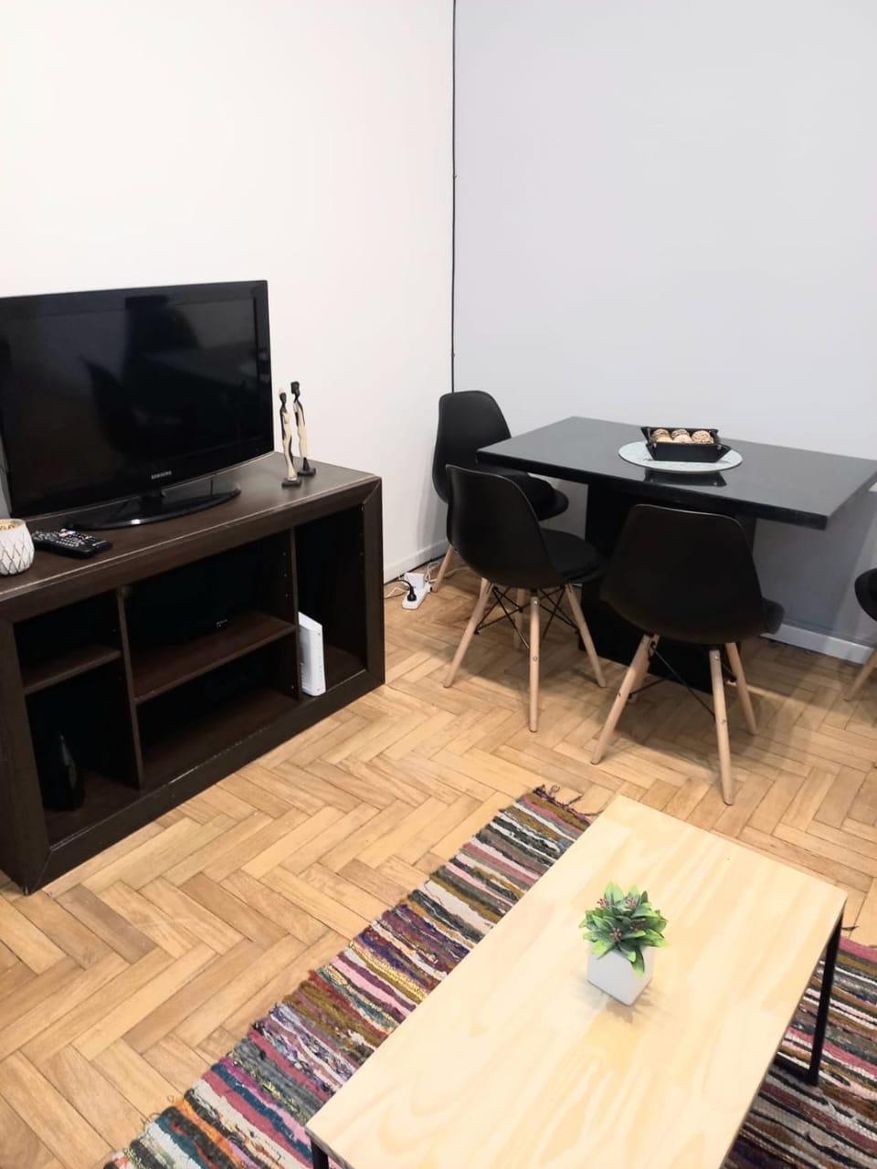 TV and multimedia, Living room, Dining area