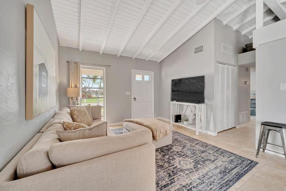 Sunny Sanctuary House in Marco Island