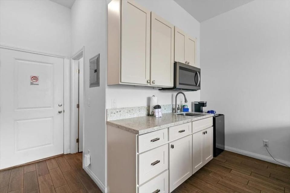Unit 14 Waena Inn - Maui Private Suite Apartment in Wailuku