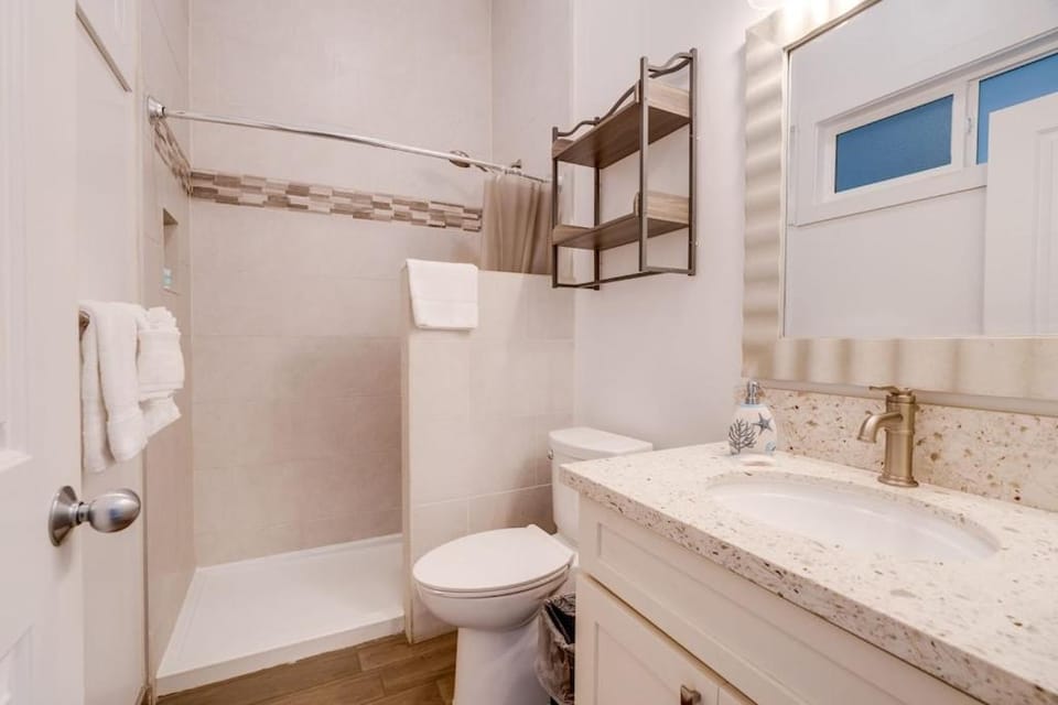 Unit 14 Waena Inn - Maui Private Suite Apartment in Wailuku