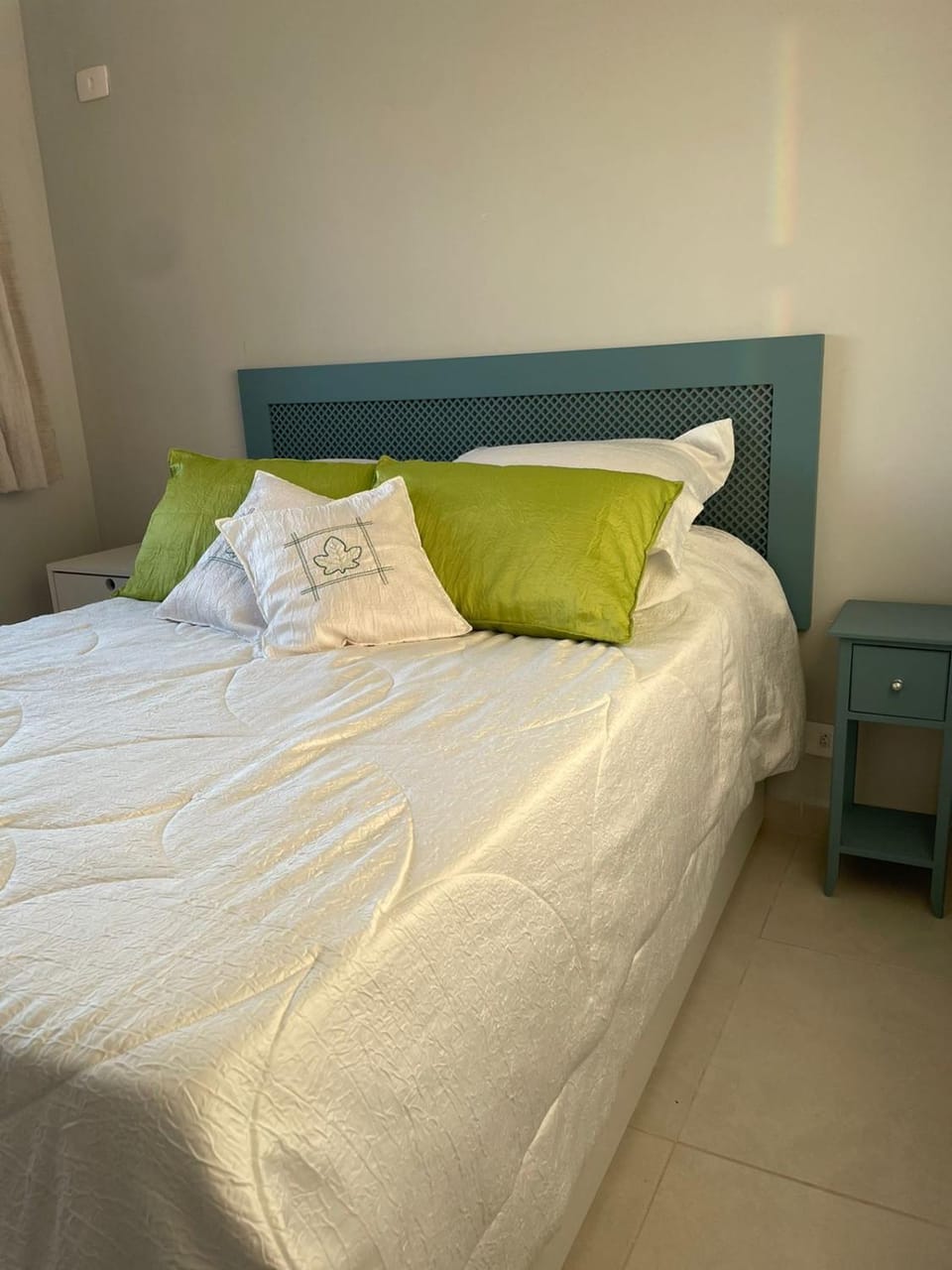 Bed, Bedroom, air conditioner