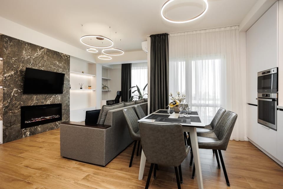 Living room, Dining area, fireplace