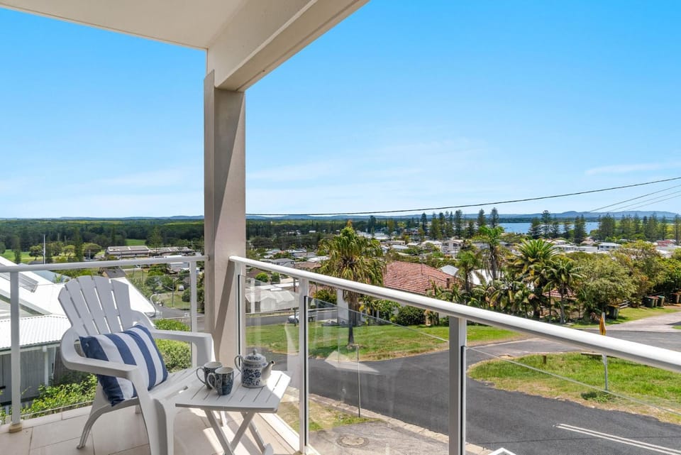 Property building, Day, View (from property/room), Balcony/Terrace, River view