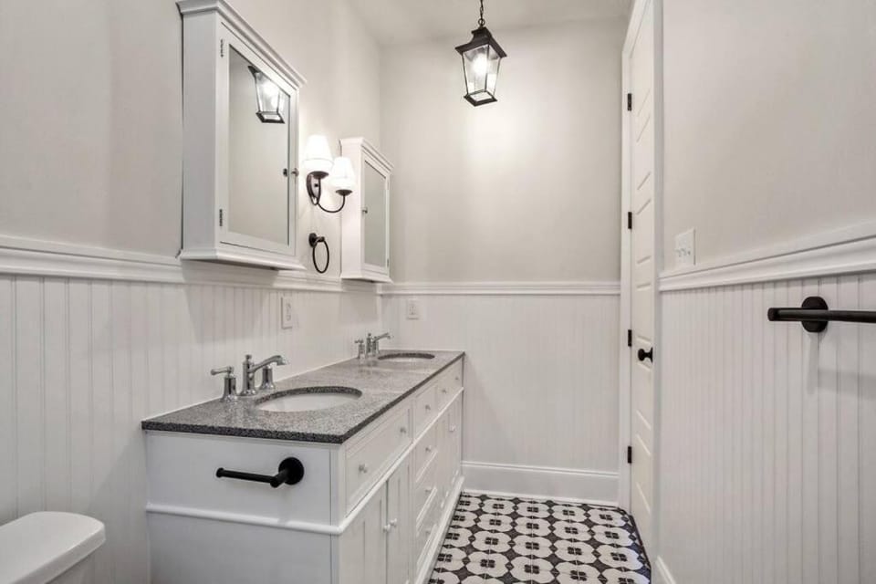 La Belle Veranda Villa- 3QueenBeds/2Baths Sleeps 6-8 House in New Orleans