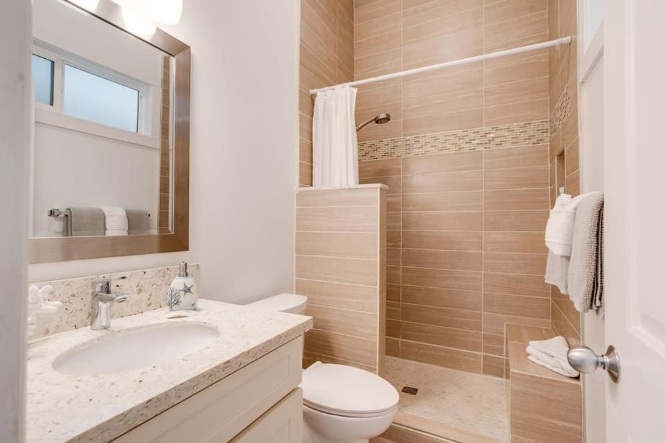Unit 15 Waena Inn - Maui Private Suite Apartment in Wailuku
