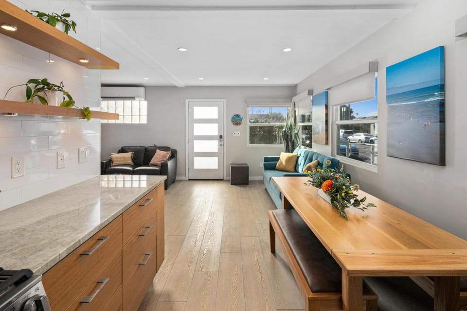 Dining area, kitchen