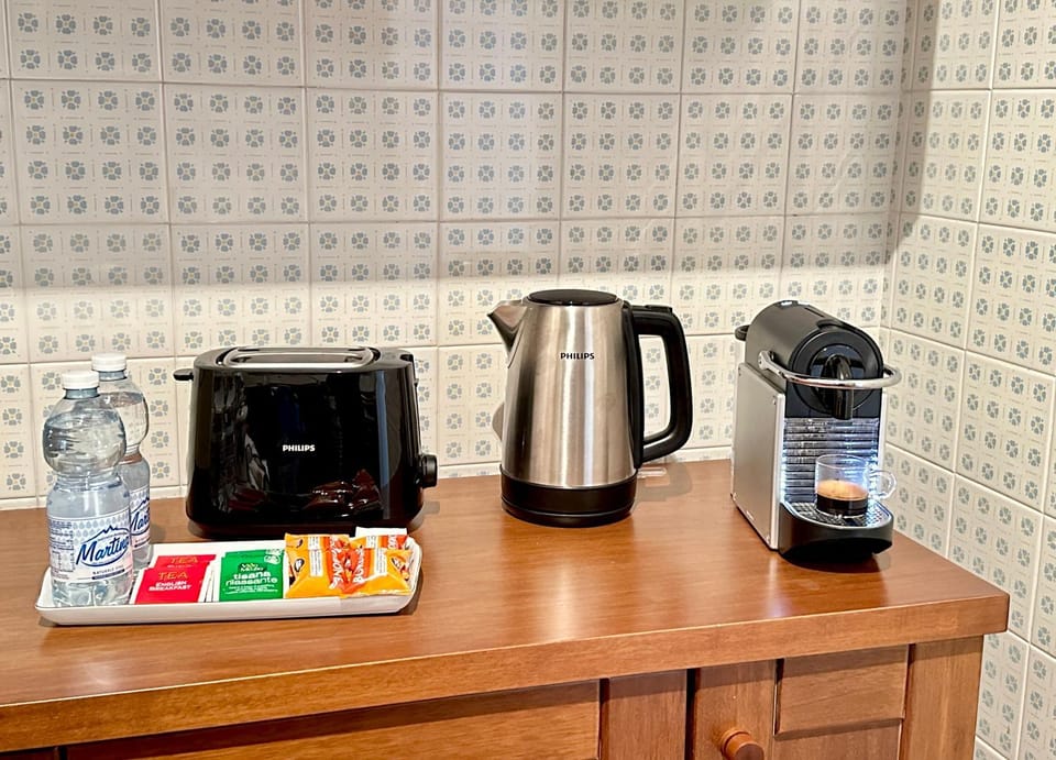 Coffee/tea facilities, toaster