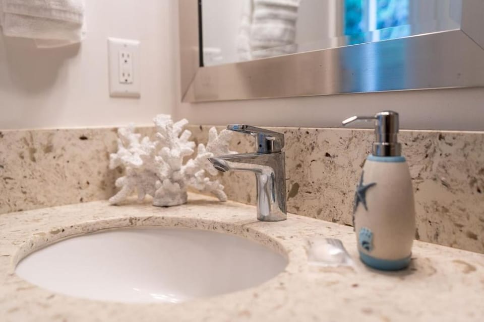 Unit 16 Waena Inn - Maui Private Suite Apartment in Wailuku