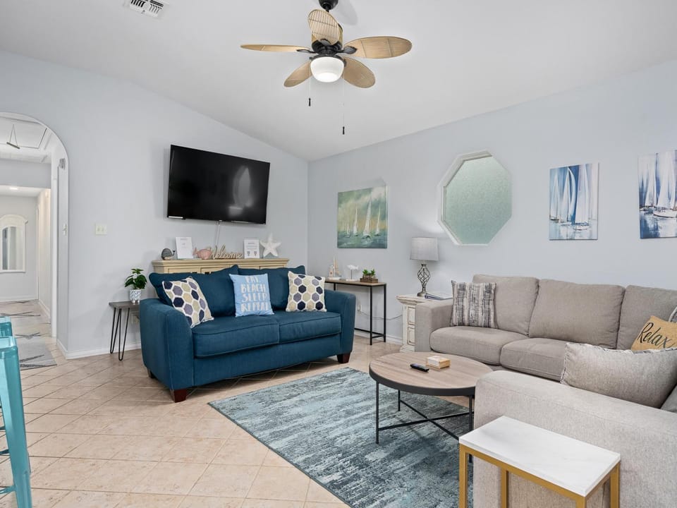 TV and multimedia, Living room, Seating area, furniture