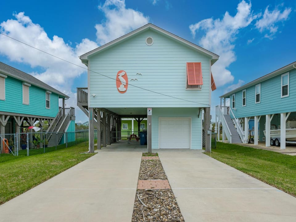Property building, Facade/entrance, Neighbourhood, Parking