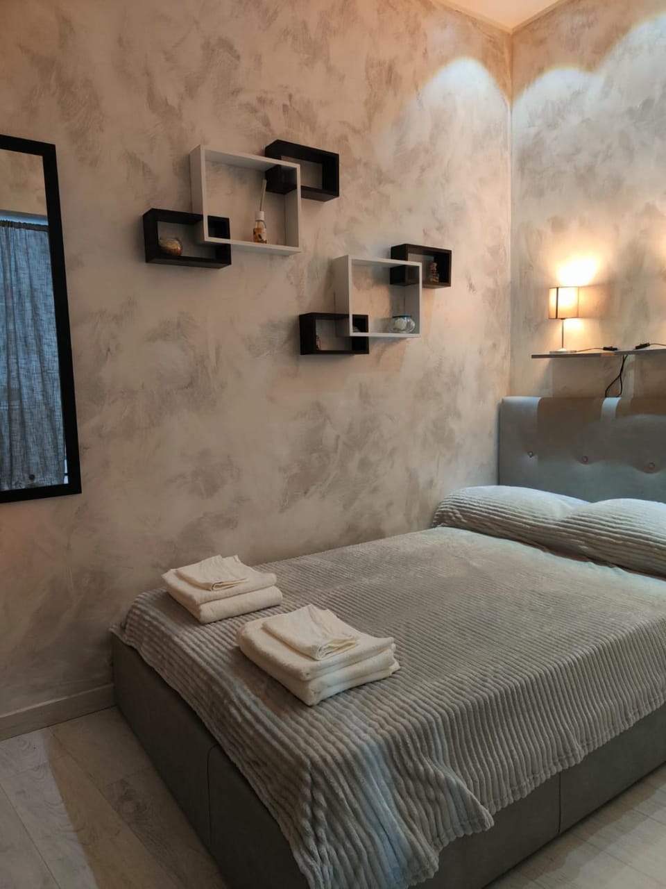 Bed, Bedroom, towels