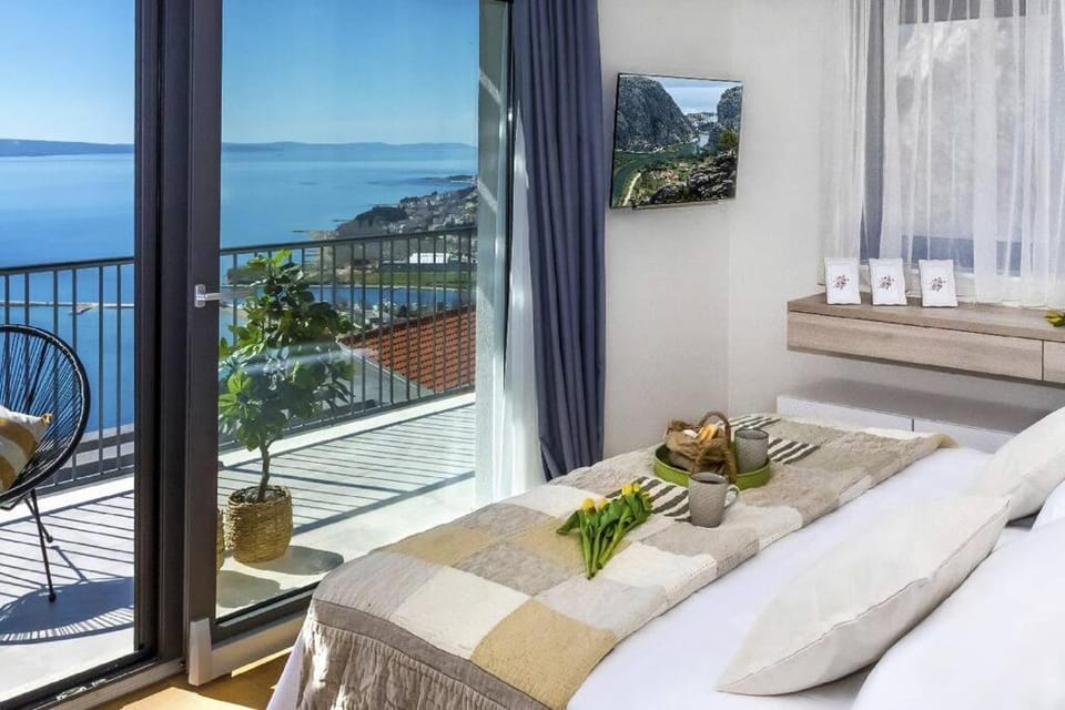 Bed, Bedroom, Sea view